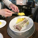 リストランテ ピッツェリア ジャンカルロ トウキョウ - 先に取り分けて・・