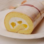 クリームキッチン - 新商品の甘夏ヨーグルトロール、程よい酸味が人気の秘密？