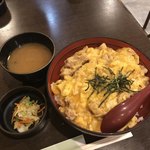 Ichibandori - 特選親子丼 (みそ汁、漬物付き) 790円