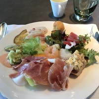 ピャチェーレ - 生ハムメロン、白身の魚のカルパッチョ、野菜の天ぷら、かぼちゃ、さつまいも、チーズを揚げたものなど。