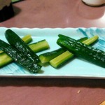 大衆酒場 まるちゃん - きゅうりの一本漬け