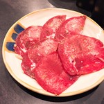 炭火焼肉　彩 - 上タン塩(税抜1,100円)