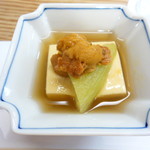 割烹 市川 - 付き出し　玉子豆腐の雲丹のせ