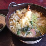 和食よへい - 鍋焼きうどん(単品) 961円 天ぷらは揚げたてでさっくり。お汁も薄めで関西人も好む味です。温かくてほっこり。