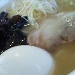 立ち食い塩ラーメン かん哲 - 塩ラーメン700円＋塩卵100円