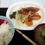 San Raizu - ミックスフライ定食：550円