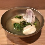 うを徳 - お椀（甘鯛 + 筍 + 河豚 白子 + こごみ + 花山椒）