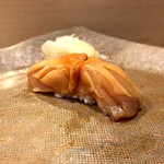 うを徳 - 赤貝（握り）
