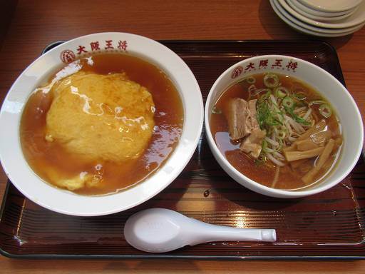 天津飯 鶏ガラ醤油餡の天津飯（537円）」 2025年8月19日発売