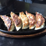 醤々 - 鉄板肉餃子 350円