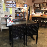 醤々 - ゆったり広めの店内