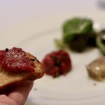 ラ・サンテ - 生肉のタルタルとミルクラムのゼリー寄せ 羊の脂を練り込んだトーストを添えて