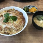 旅館　はまゆう荘 - カツ丼
お味噌汁とお新香がセット