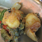 アショクズバー - ポテトと夏野菜の和え物。ジャーマンポテトのカレー味みたいなカンジです。