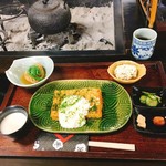 おとうふや - 囲炉裏を使っていれば、温かな席でした。