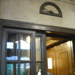 東華菜館 - エレベーター