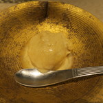 銀座 やまの辺 江戸中華 - 30年5月　黄粉と熟成古酒 山吹15年のアイス
