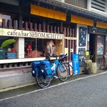 自転車カフェ＆バー 汐待亭 - おしゃれ外観に自転車が。