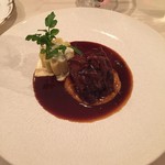 マ プール - メインは子羊の赤ワイン煮込み　マッシュポテトにチーズが混ぜ込んであって（アリゴチーズというそうです）付け添えレベルの味ではなく自己主張していました