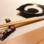 Odashi Detaberu Kushikatsu Tokamameshi No Semmonten Ginan - 箸置き