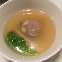 開化亭 - 桑名のハマグリと菜の花と白湯の一皿目。この白湯が後々まで効いてきます