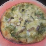 カフェ マリポーサ - キノコとベーコンのバジルピザ 700円