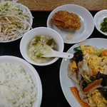 四季紅 - 豚肉の玉子野菜炒め定食 600円
