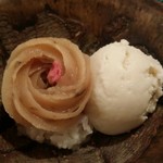 余市SAGRA - 花豆のおはぎ山中牧場のバニラアイスクリーム