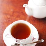 Cafe de UN - 紅茶はポットでご提供します。