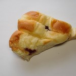 コグメロテラード - つぶ つぶ いちごジャムパン