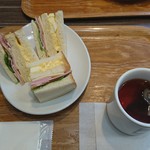 ビー カフェ - タマゴサラダ＆ハムチーズサンドセット（390円）
