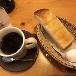 Komeda Kohi Ten - たっぷりブレンドコーヒー＝５２０円
                        トースト・ゆで玉子付