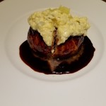 サラマンジェ・ヒロ - デミグラスソース タルタルソースのせ 肉汁たっぷり。