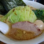 横浜ラーメン厨房 うえむらや - キャベ玉ラーメン 800円