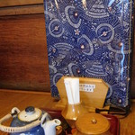 そばところ奈利川 - テーブルの設え