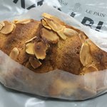 トラン・ブルー - クロワッサン オザマンド とても美味しいです。