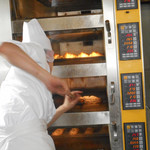 トラン・ブルー - パンのいい香りが店内いっぱいに広がってます。