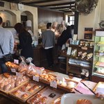 トラン・ブルー - 店内には順番に案内してくれるので、割とゆっくり選べます。