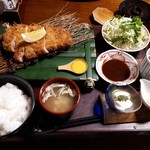 みのる - ロースとんかつ定食・200g(1680円)