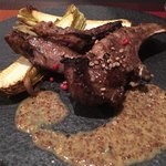 オーストラリア産 仔羊：備長炭焼き、ヤングコーン添え