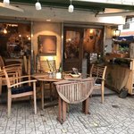 ＋Veganique - テラス席。天気のいい昼間は気持ち良さそう