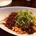 四川担担麺 阿吽 - 汁なし坦担麺(830円)と半ライス(30円)