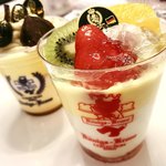ケーニヒスクローネ  JR名古屋高島屋 - カスタードとゼリーのサッパリとしたフルーツカップケーキ
