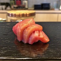 鮨 うえ岡 - 伊豆 下田 中とろ（握り）