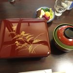 はせ川 - お重は変わっていないがお椀は新しいものに