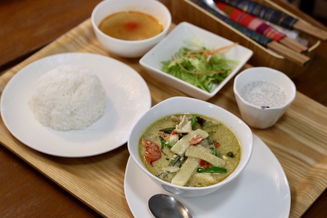 激辛で美味しいグリーンカレー By スパマキシマム サイアム 大通店 Siam 西４丁目 タイ料理 食べログ