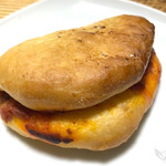 キッチンひとさら - イワシとトマトのパン