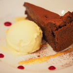 ランチコース 1650円 のガトーショコラ