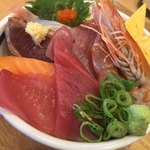 Tsukiji Shokudou Genchan - 源ちゃん丼 税別950円 ご飯は酢めしで、大盛無料