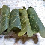 あづみの茶 胡蝶庵 - 限定抹茶かしわ餅（本当は5つ入）